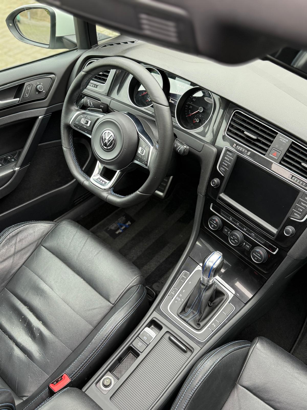 VW Golf R interieur stuurwiel detailing